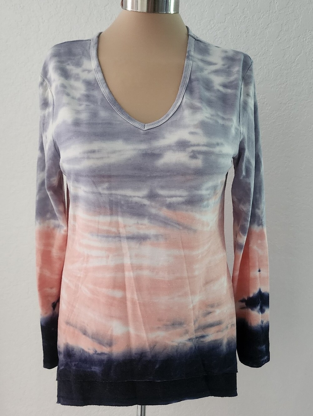 GREEN TEA | Long Sleeve V-Neck Tie-Dye Top